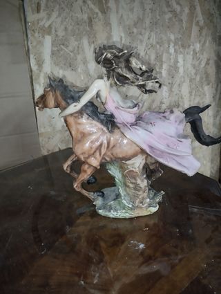 Estatua em marfinite