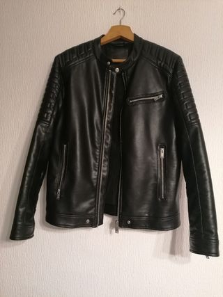 Chaqueta de piel negra 