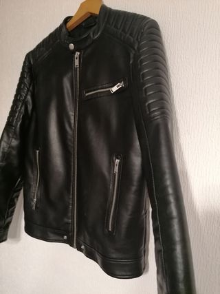 Chaqueta de piel negra 