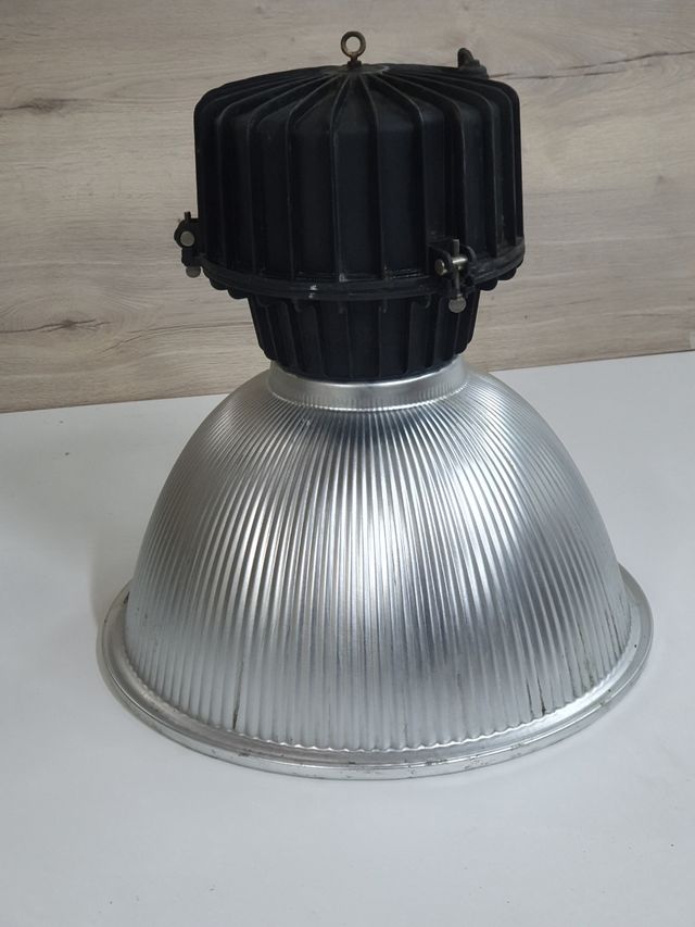 Focos para naves industriales.