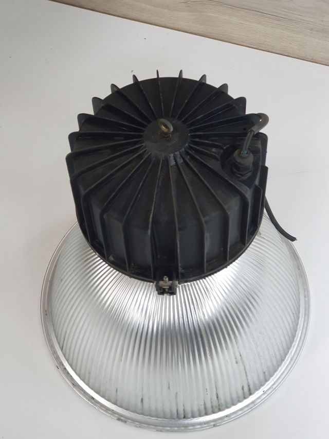 Focos para naves industriales.