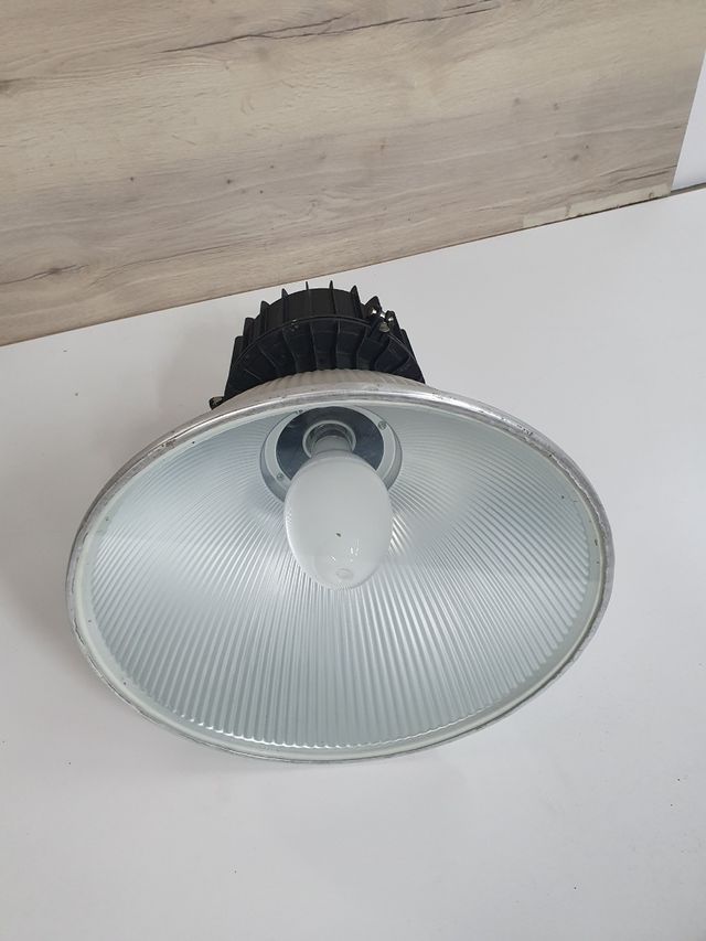 Focos para naves industriales.