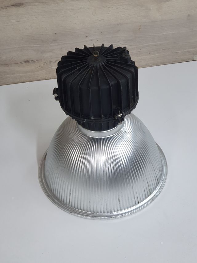 Focos para naves industriales.