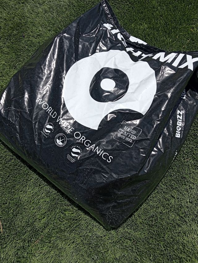 Sustrato reutilizado y aditivado para plantas 20L.