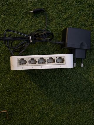 TPLink TLSF1005D  Switch