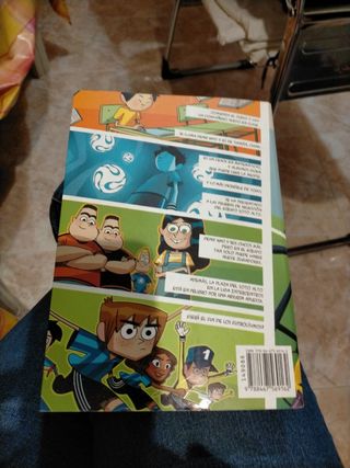 Los Futbolísimos 3: El misterio del portero fantasma (Spanish Edition)