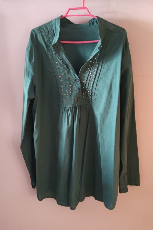 Blusón verde con adornos