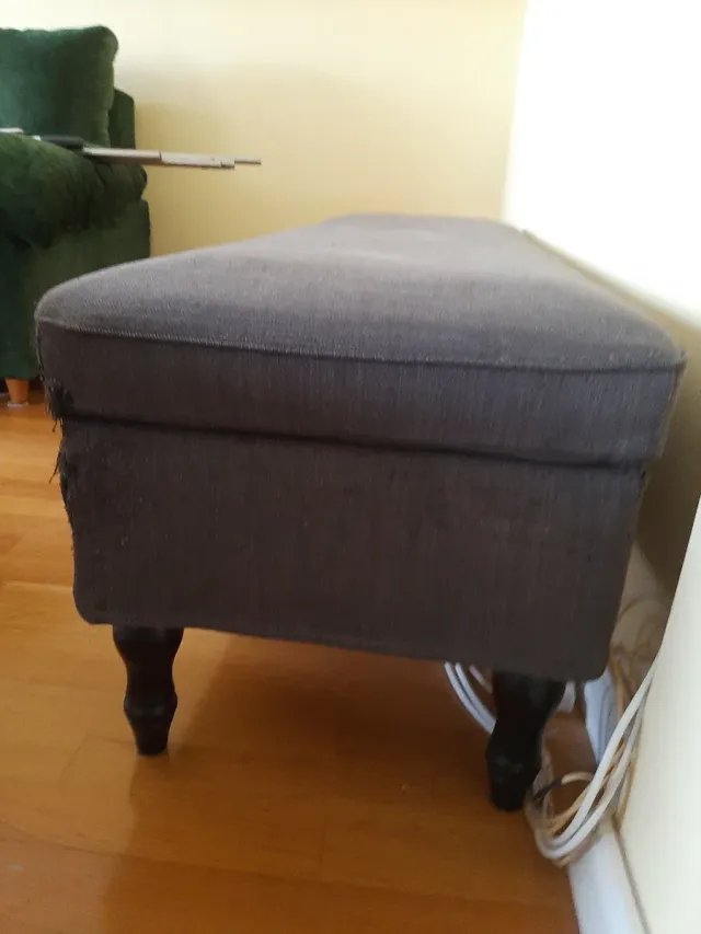 Banco tapizado con almacenamiento