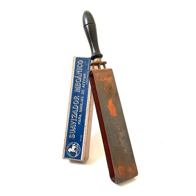 Suavizador Afilador mecánico. Antigua barbería