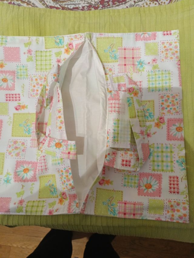 Bolsa porta tartas e tela.