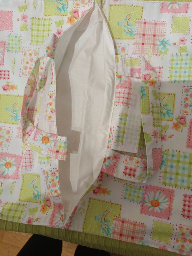 Bolsa porta tartas e tela.