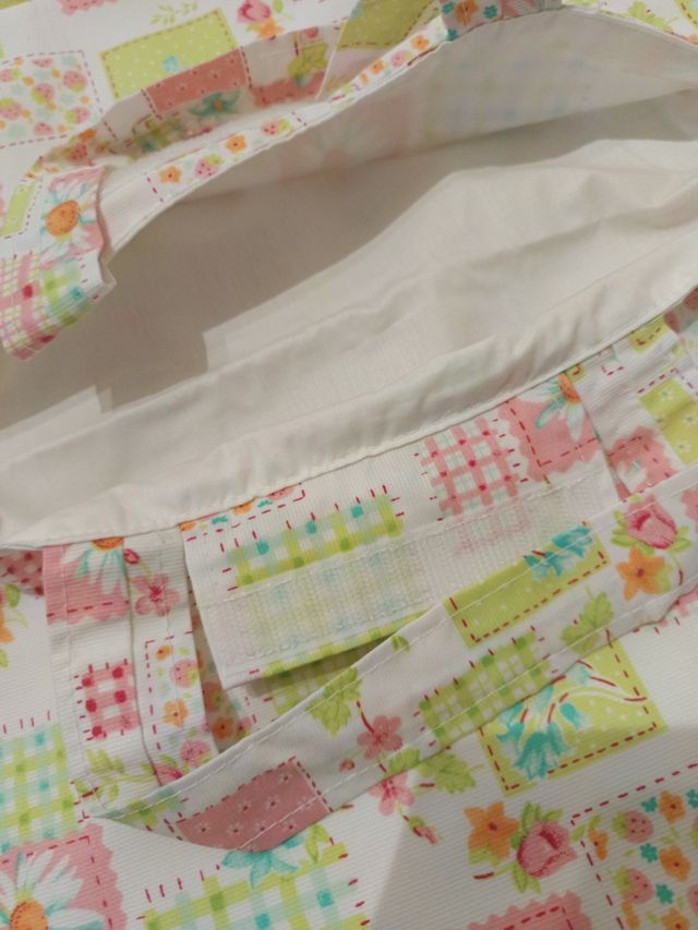 Bolsa porta tartas e tela.