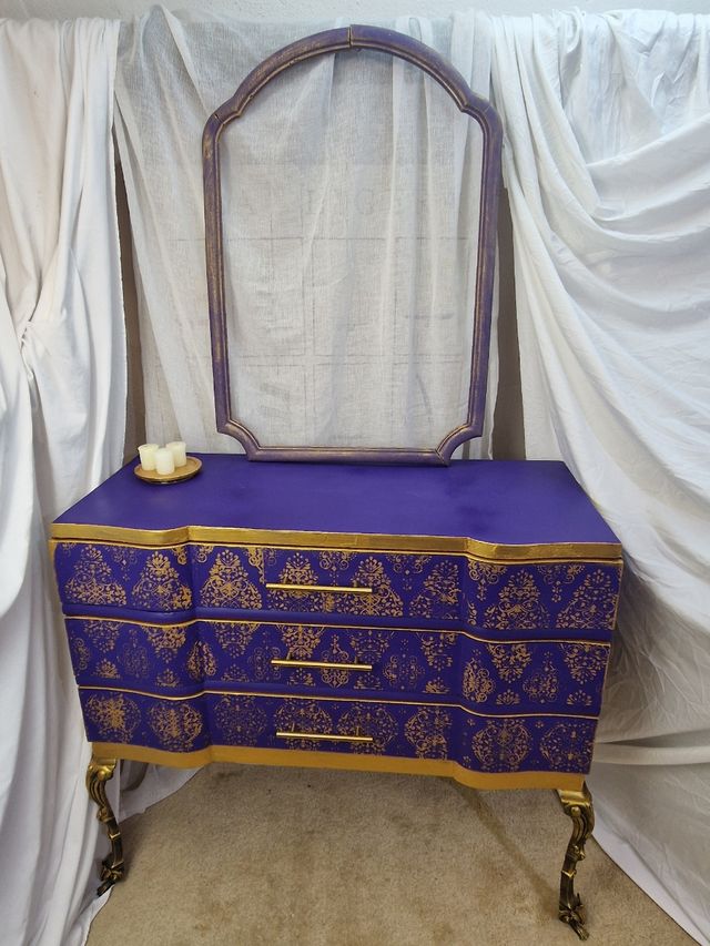 Cómoda estilo imperio