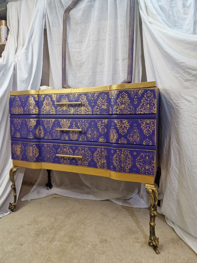 Cómoda estilo imperio