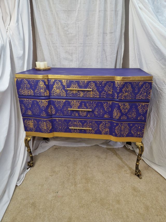 Cómoda estilo imperio