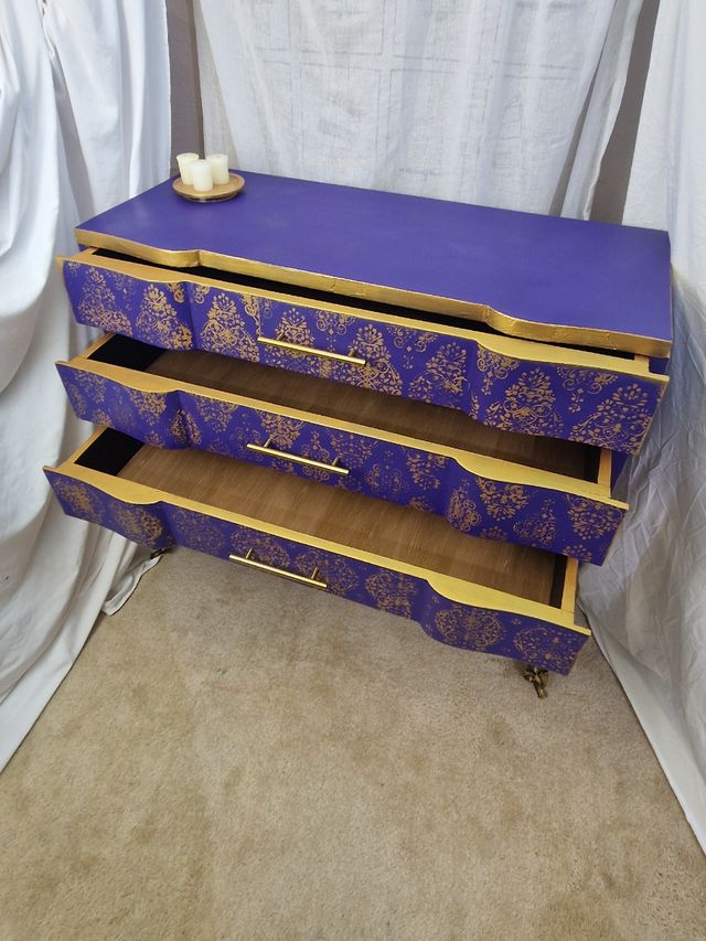 Cómoda estilo imperio