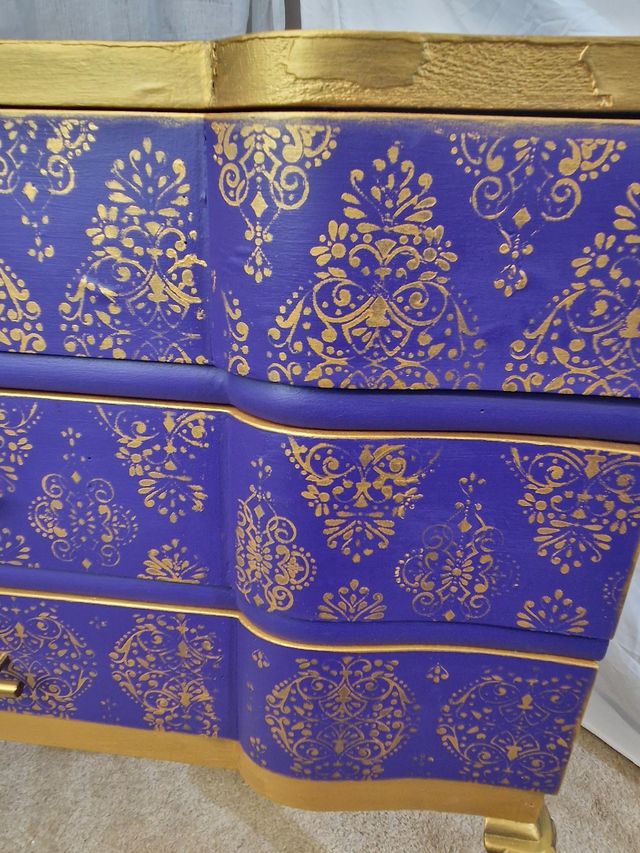 Cómoda estilo imperio