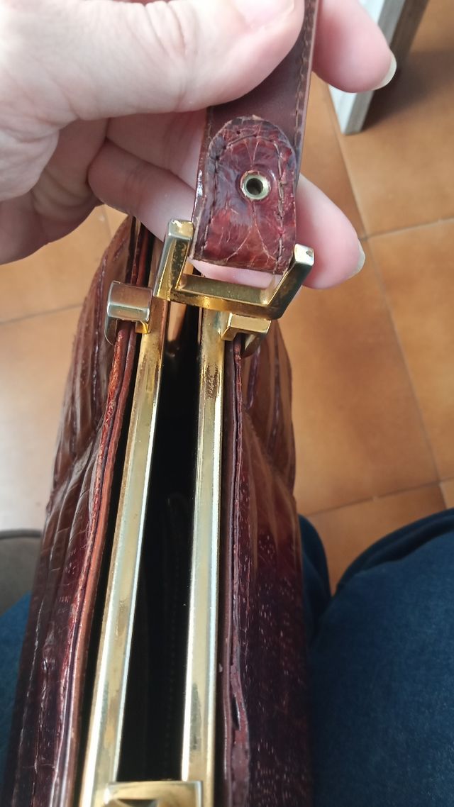 Saco Vintage em Couro Crocodilo com Alça Quebrada, Único