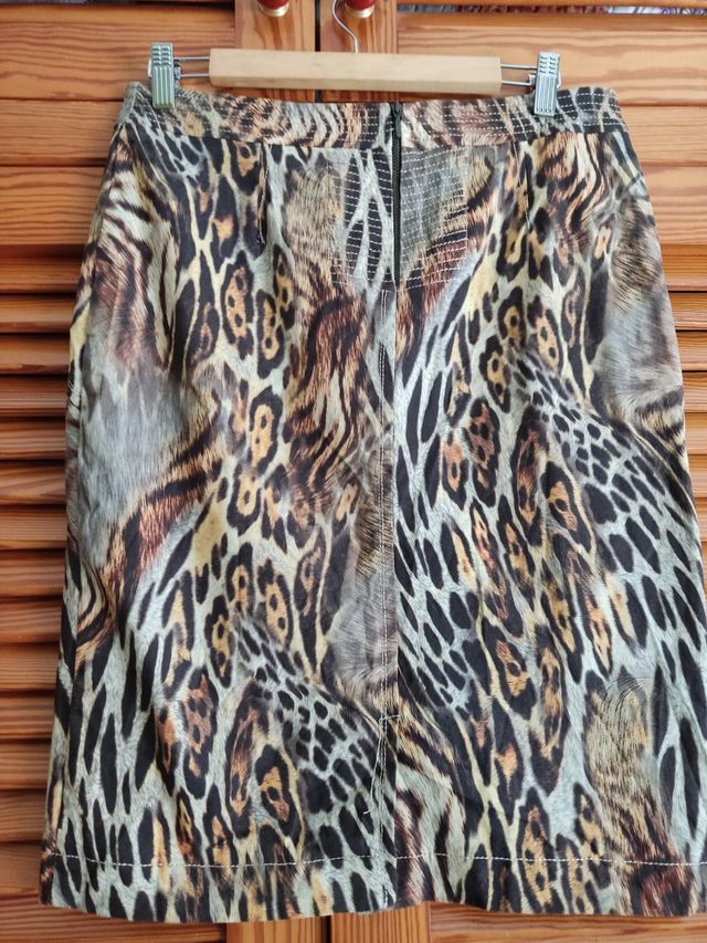 Falda tipo tubo animal Print talla 40