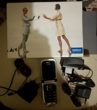 Nokia 6131 con 3 caricabatterie 