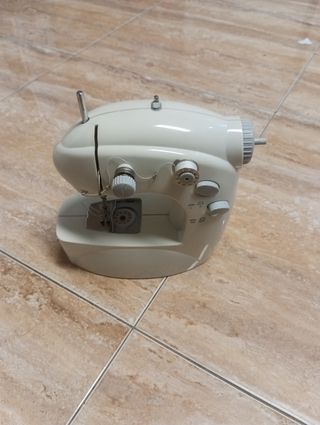 Maquina coser mini
