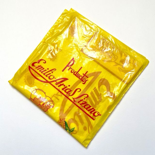 EMILIO ARIAS LIZANO. Antiguo mantel de plástico