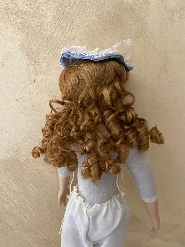 Muñeca antigua de porcelana