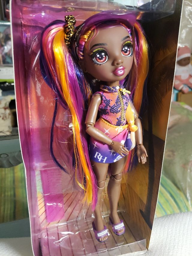 MUÑECA RAINBOW HIGH PHAEDRA