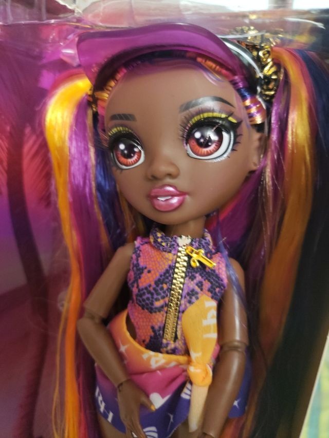 MUÑECA RAINBOW HIGH PHAEDRA