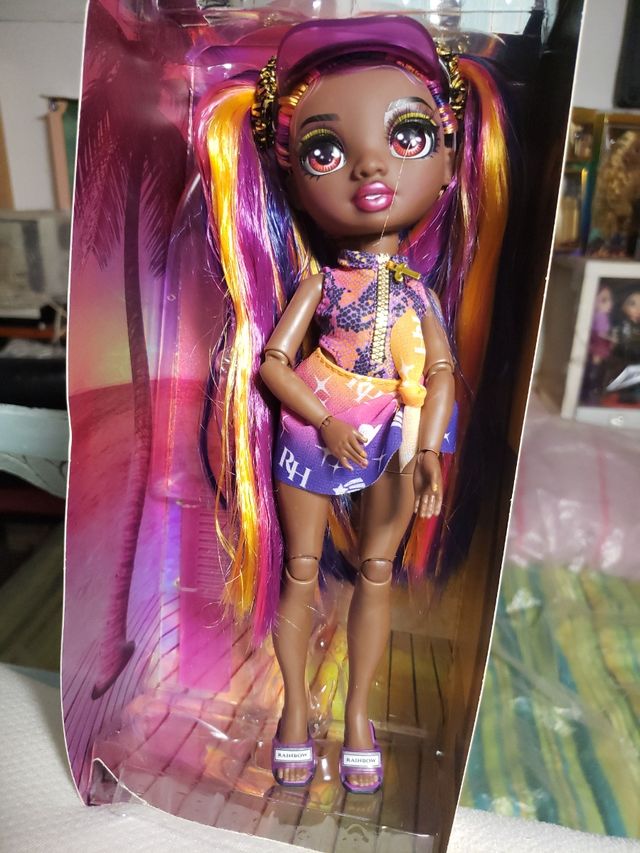 MUÑECA RAINBOW HIGH PHAEDRA