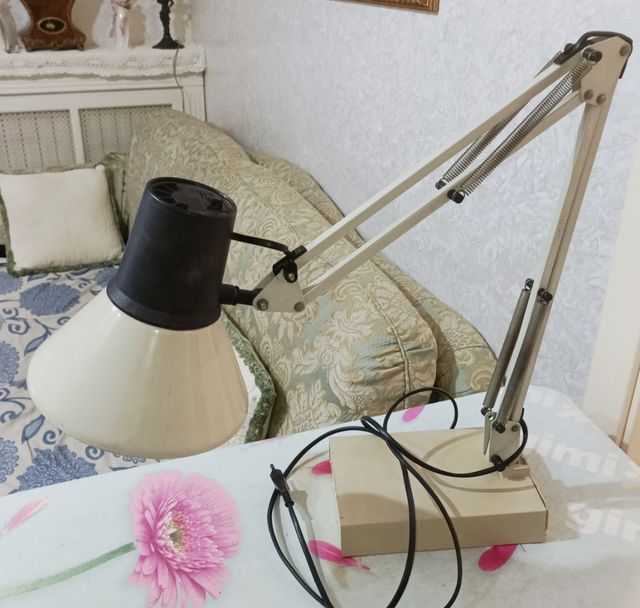 Lampada da tavolo regolabile vintage 