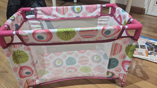 cunita para bebes, muñecos