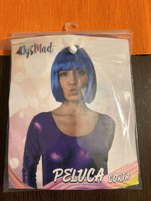 Peluca azul sin uso