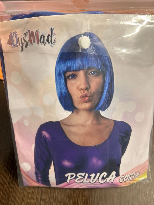 Peluca azul sin uso