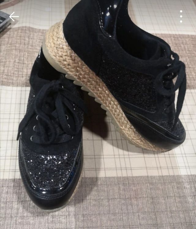 Zapatillas negras de fantasía