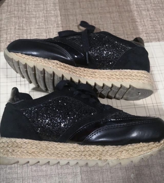 Zapatillas negras de fantasía