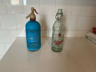 Conjunto de sifon y botella de la casera