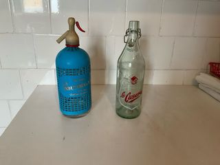 Conjunto de sifon y botella de la casera