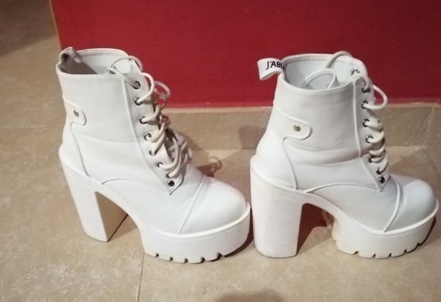 Stivali bianchi con tacco