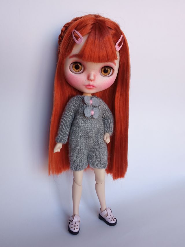 Mono gris con lazos - Blythe