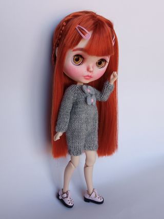 Mono gris con lazos - Blythe