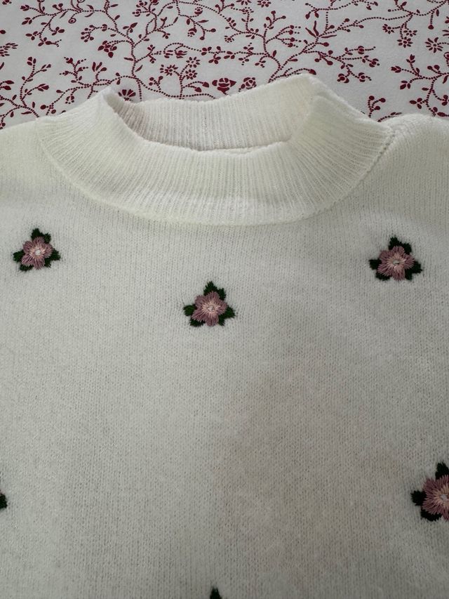 Sueter blanco florecitas