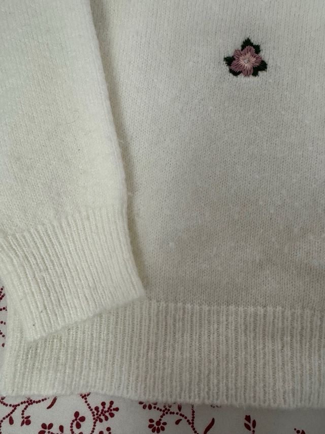 Sueter blanco florecitas