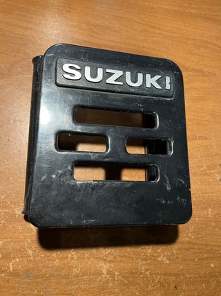 Embellecedor Suzuki Maxis