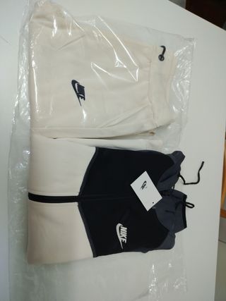 Chándal nuevo a estrenar beige y negro
