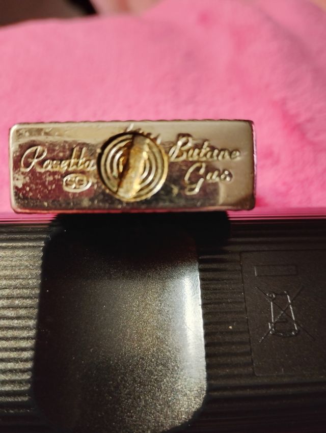 Vecchio accendino, ROSETTA