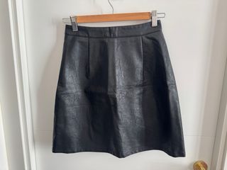 Falda de eco piel de cintura alta Zara 