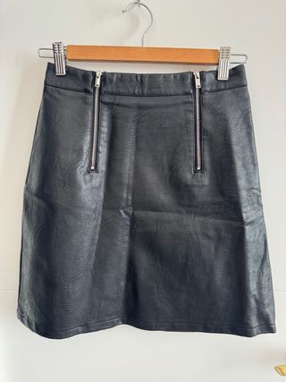 Falda de eco piel de cintura alta Zara 