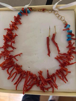 Gargantilla de coral y turquesas 