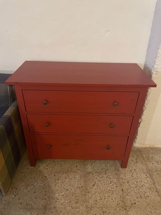 Cassettiera Hemnes rossa